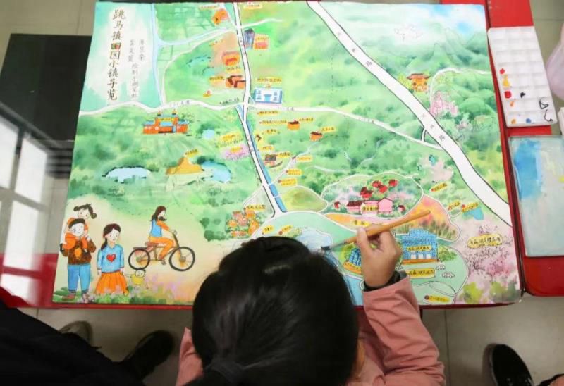 来“绿心”游玩必备！两名学生手绘长沙跳马镇卡通旅游地图